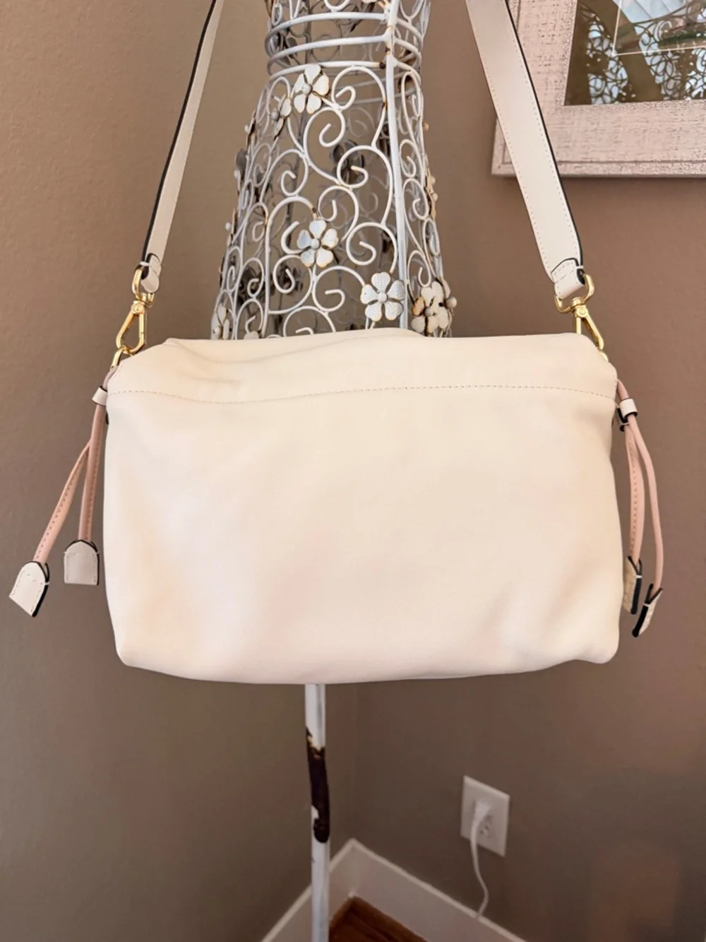 Cream Genuine Leather Medium Mamma Baguette with Gold Hardware - Picture 4 of 12